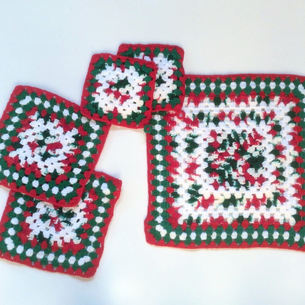 Handmade Crocheted Christmas Kitchen Set 5 Piece Hot Pad Potholders Center Piece